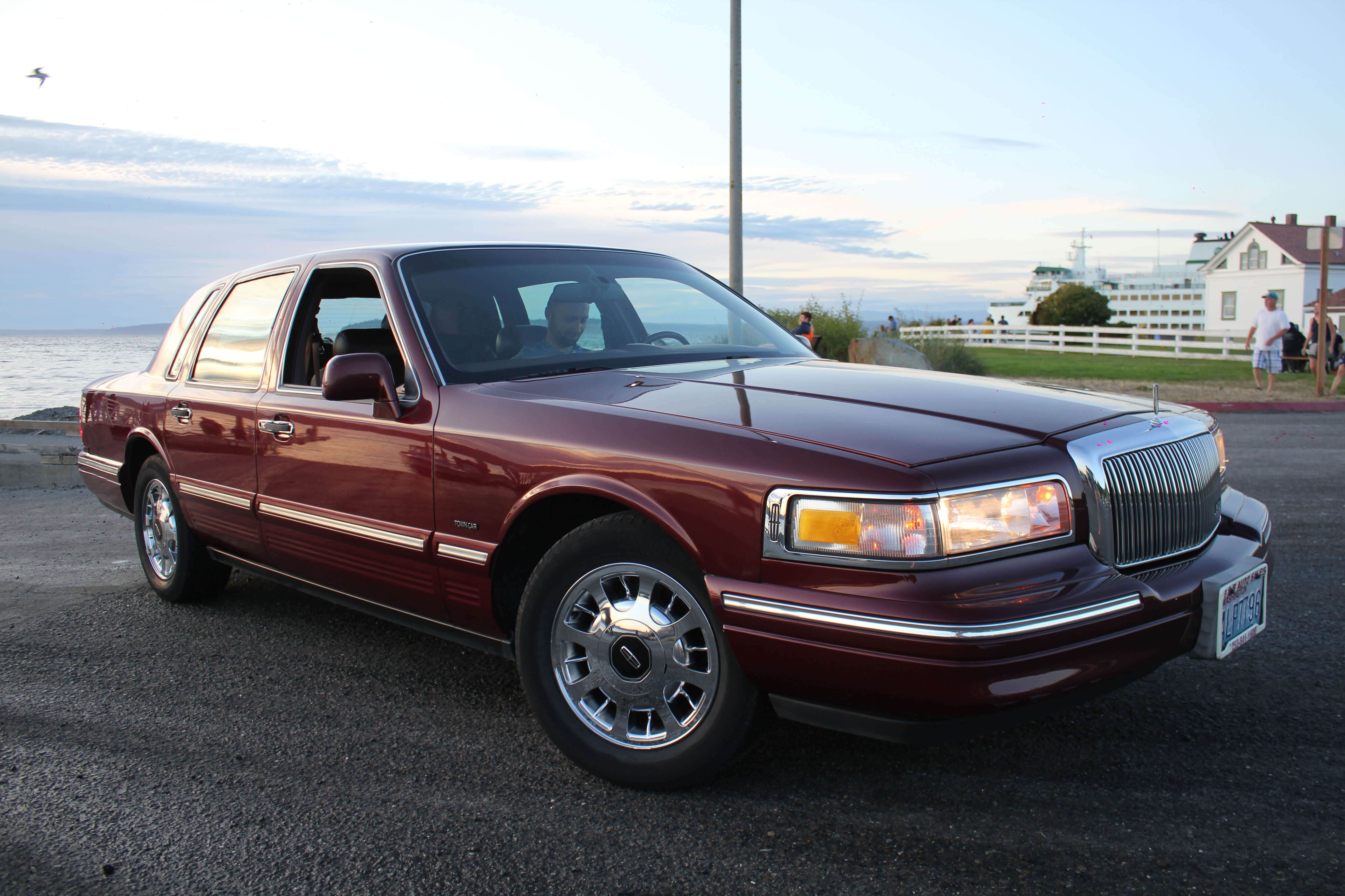 Lincoln Town Car car insurance costs